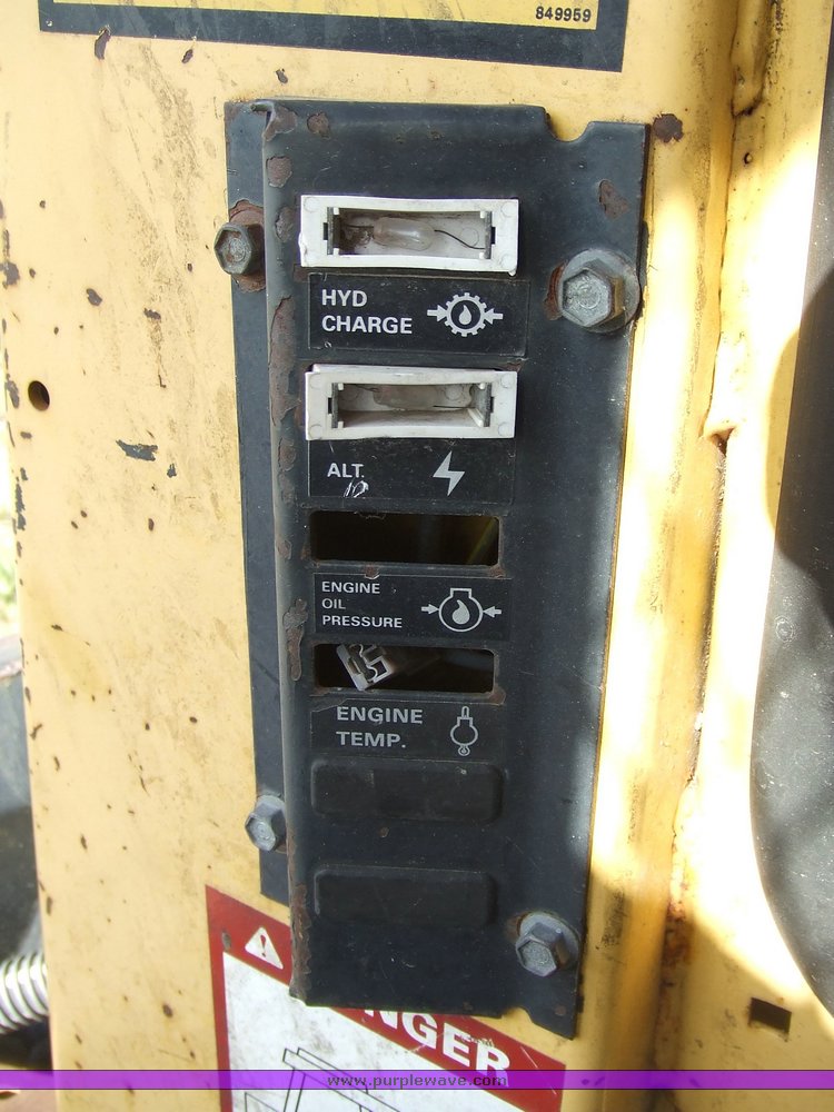 image for item 2072 1986 New Holland L454 skid steer