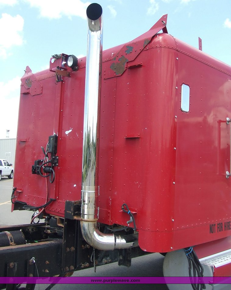 image for item 2107 1995 Freightliner Conventional FLD112 semi truck