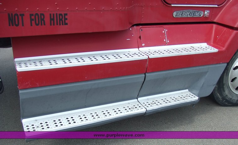 image for item 2107 1995 Freightliner Conventional FLD112 semi truck