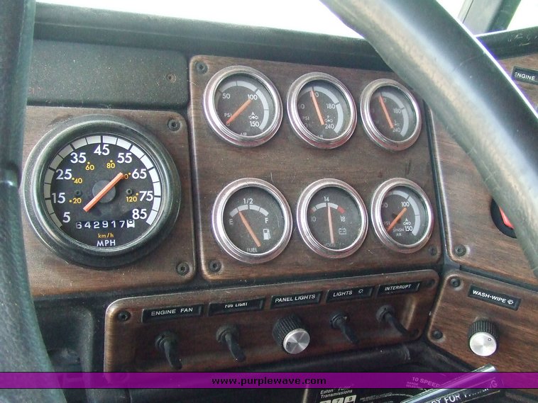 image for item 2107 1995 Freightliner Conventional FLD112 semi truck