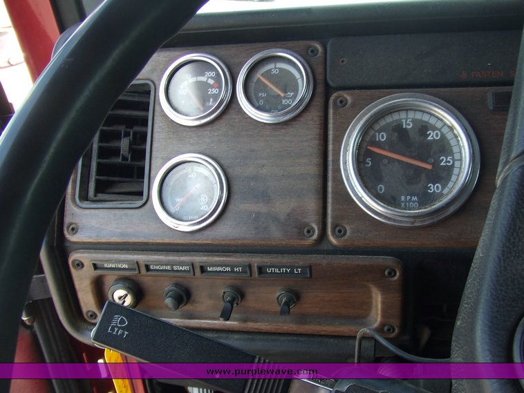 image for item 2107 1995 Freightliner Conventional FLD112 semi truck