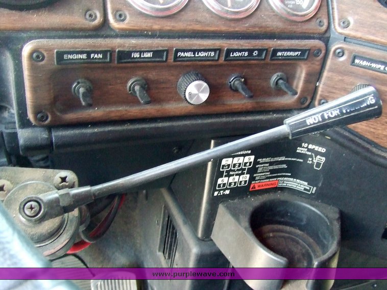 image for item 2107 1995 Freightliner Conventional FLD112 semi truck