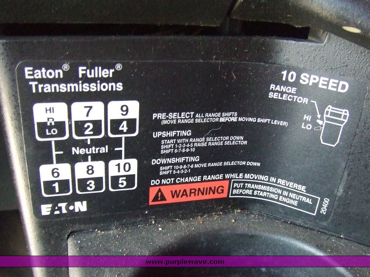 image for item 2107 1995 Freightliner Conventional FLD112 semi truck