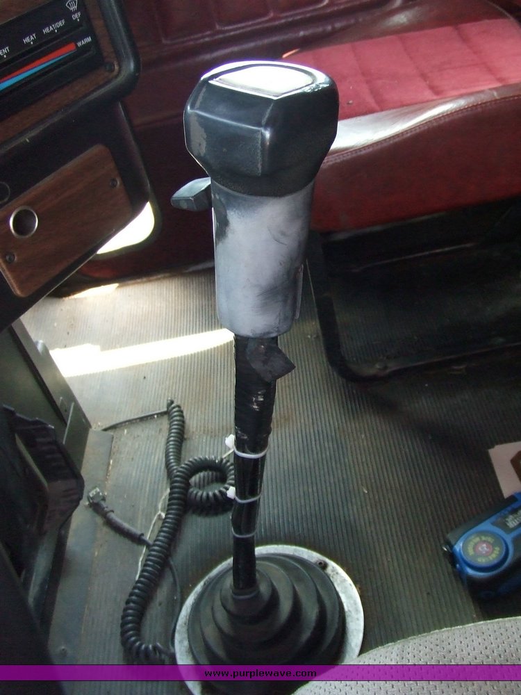 image for item 2107 1995 Freightliner Conventional FLD112 semi truck