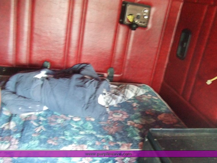 image for item 2107 1995 Freightliner Conventional FLD112 semi truck