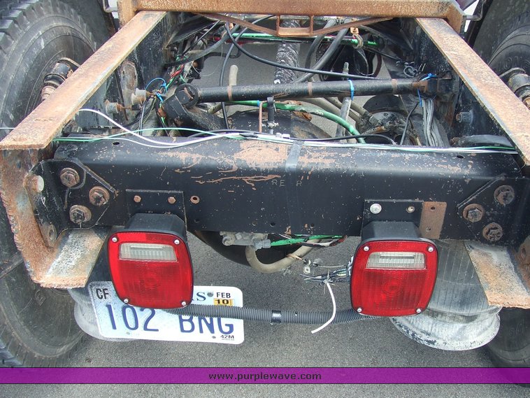 image for item 2107 1995 Freightliner Conventional FLD112 semi truck