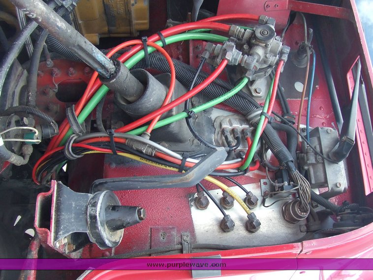 image for item 2107 1995 Freightliner Conventional FLD112 semi truck