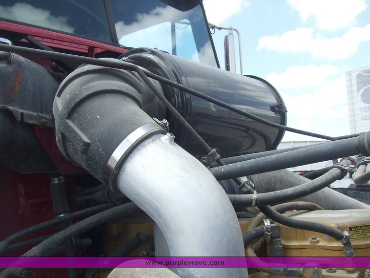 image for item 2107 1995 Freightliner Conventional FLD112 semi truck