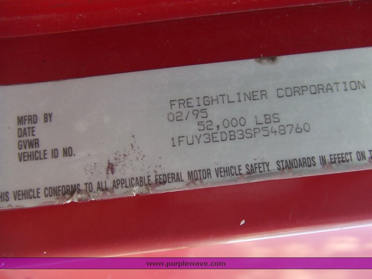 image for item 2107 1995 Freightliner Conventional FLD112 semi truck