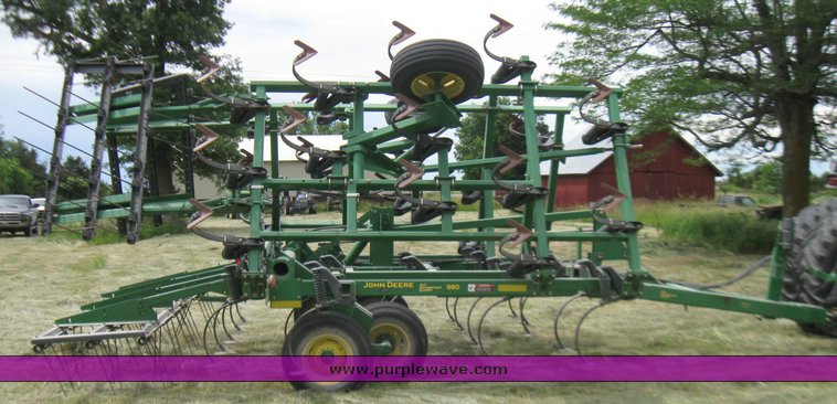 image for item 2357 2004 John Deere 980 field cultivator