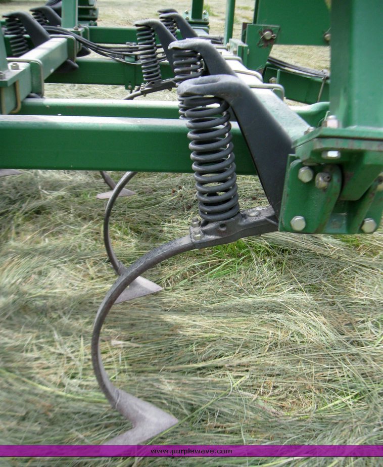 image for item 2357 2004 John Deere 980 field cultivator