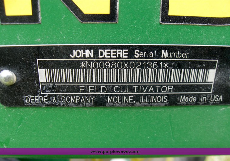 image for item 2357 2004 John Deere 980 field cultivator