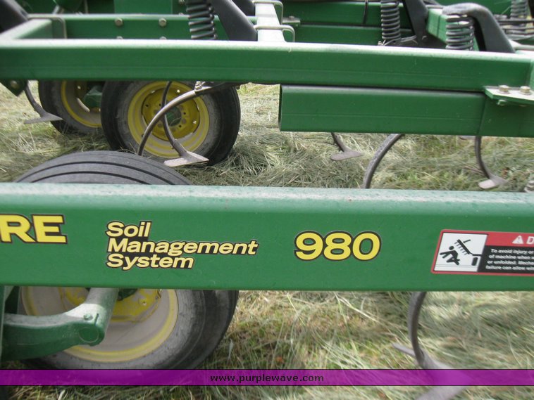 image for item 2357 2004 John Deere 980 field cultivator