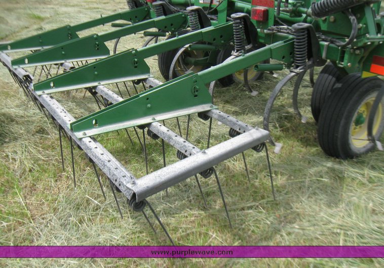 image for item 2357 2004 John Deere 980 field cultivator