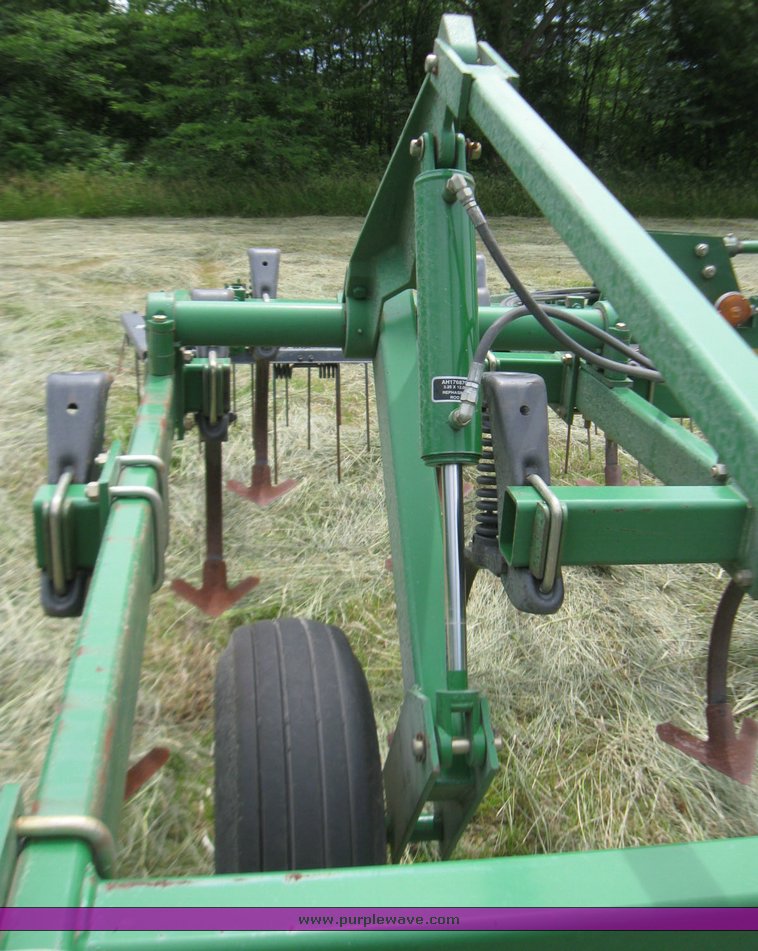 image for item 2357 2004 John Deere 980 field cultivator