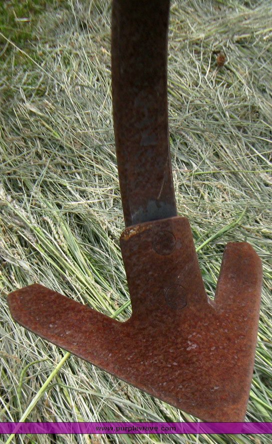 image for item 2357 2004 John Deere 980 field cultivator