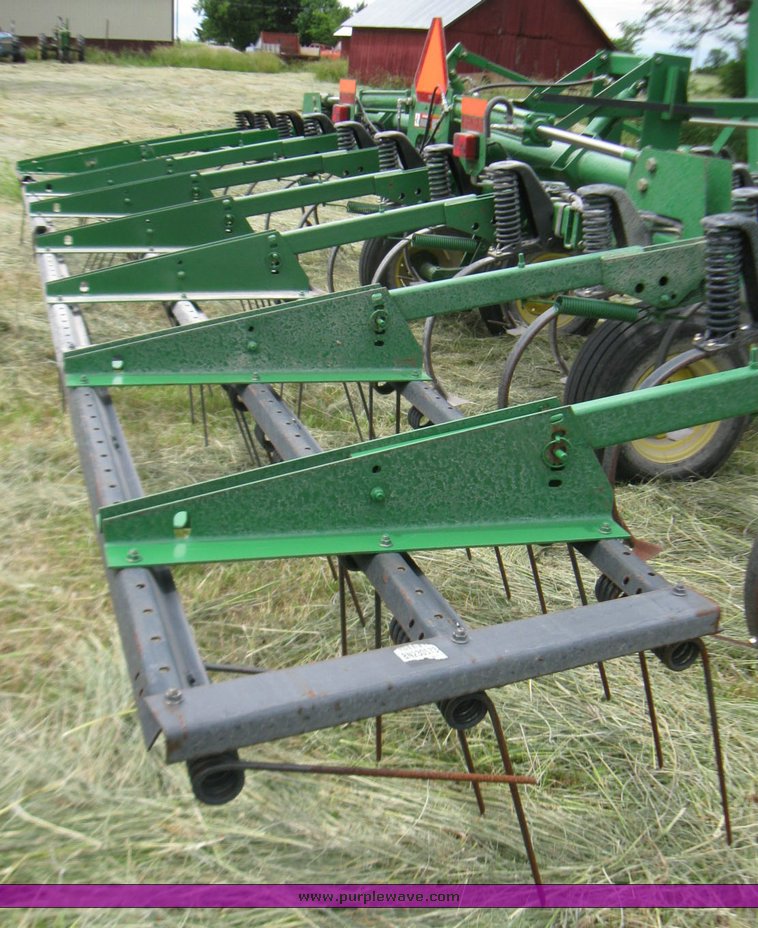 image for item 2357 2004 John Deere 980 field cultivator