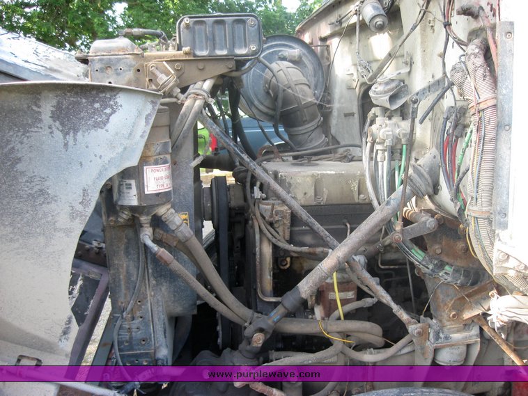 image for item 2420 1984 Volvo semi truck