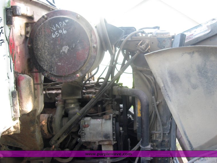 image for item 2420 1984 Volvo semi truck