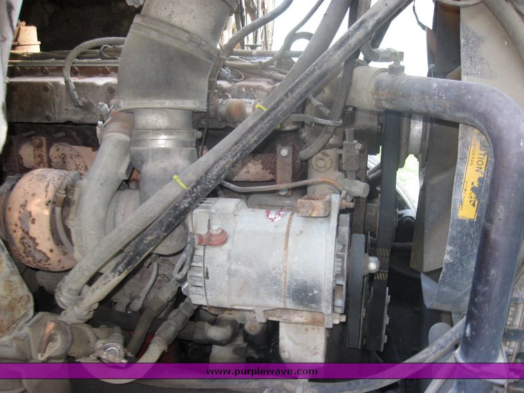 image for item 2420 1984 Volvo semi truck