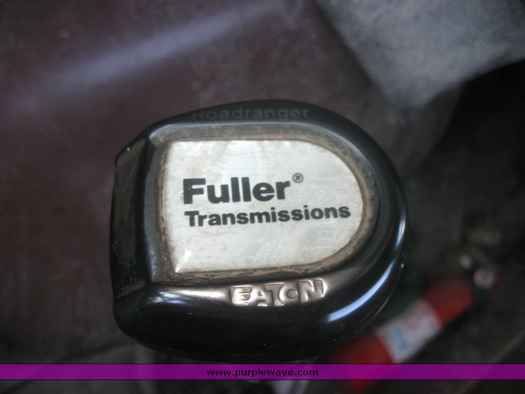 image for item 2420 1984 Volvo semi truck