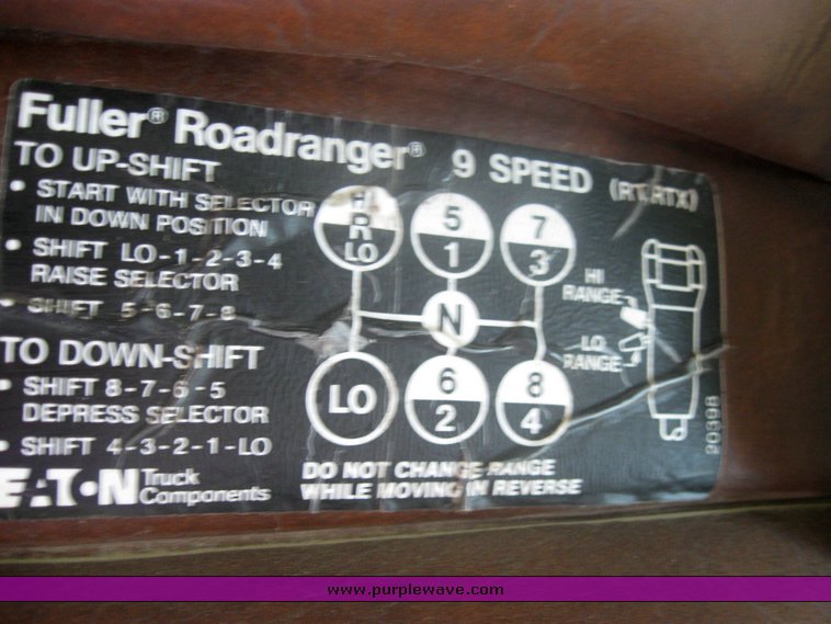 image for item 2420 1984 Volvo semi truck