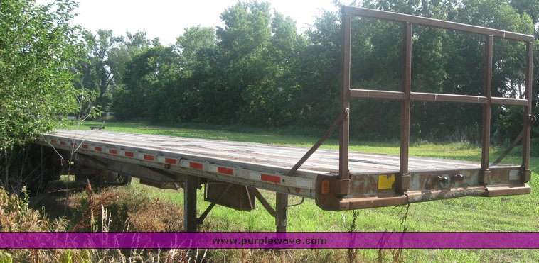 image for item 2421 1981 Fruehauf 42' flat bed semi trailer