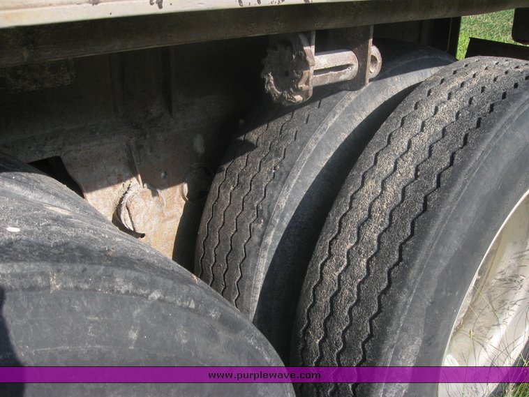 image for item 2421 1981 Fruehauf 42' flat bed semi trailer