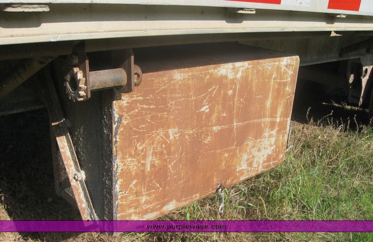 image for item 2421 1981 Fruehauf 42' flat bed semi trailer