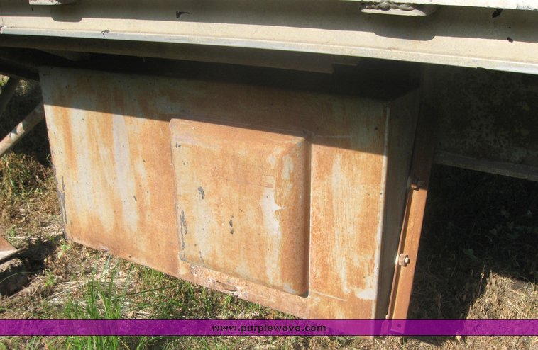 image for item 2421 1981 Fruehauf 42' flat bed semi trailer