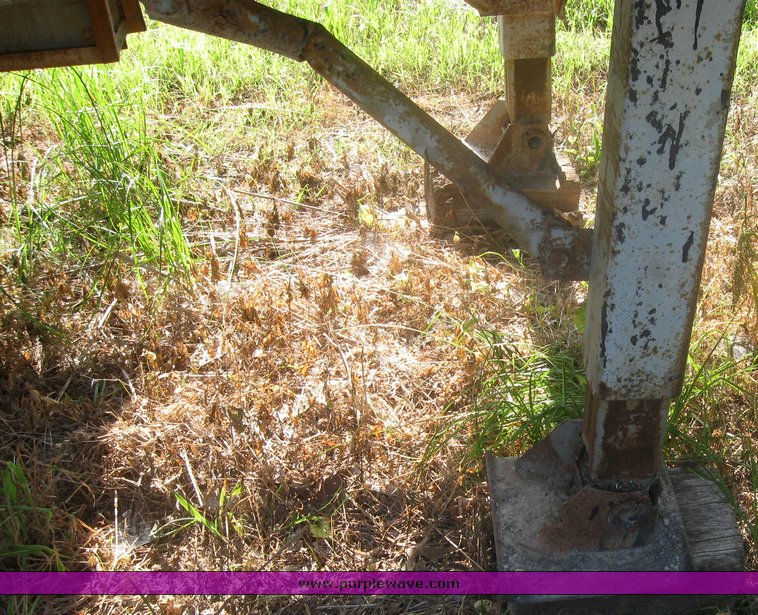 image for item 2421 1981 Fruehauf 42' flat bed semi trailer