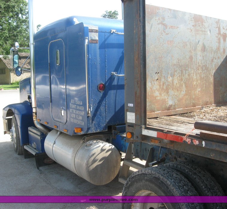 image for item 2422 1989 Peterbilt Conventional 377 sleeper cab semi truck