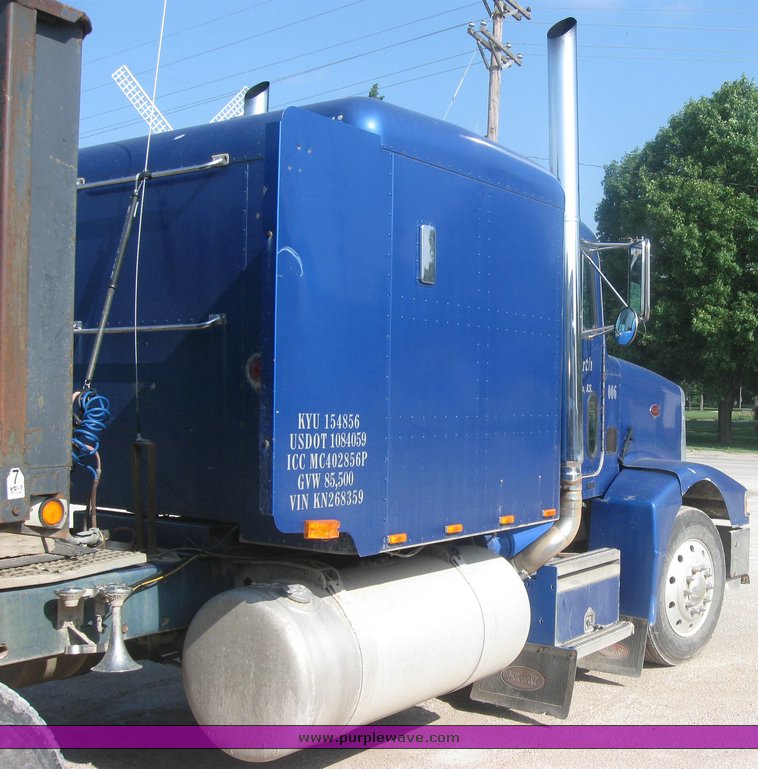 image for item 2422 1989 Peterbilt Conventional 377 sleeper cab semi truck