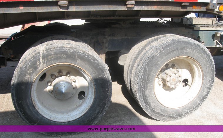 image for item 2422 1989 Peterbilt Conventional 377 sleeper cab semi truck