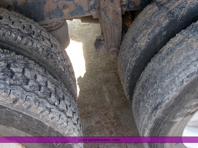 image for item 2422 1989 Peterbilt Conventional 377 sleeper cab semi truck