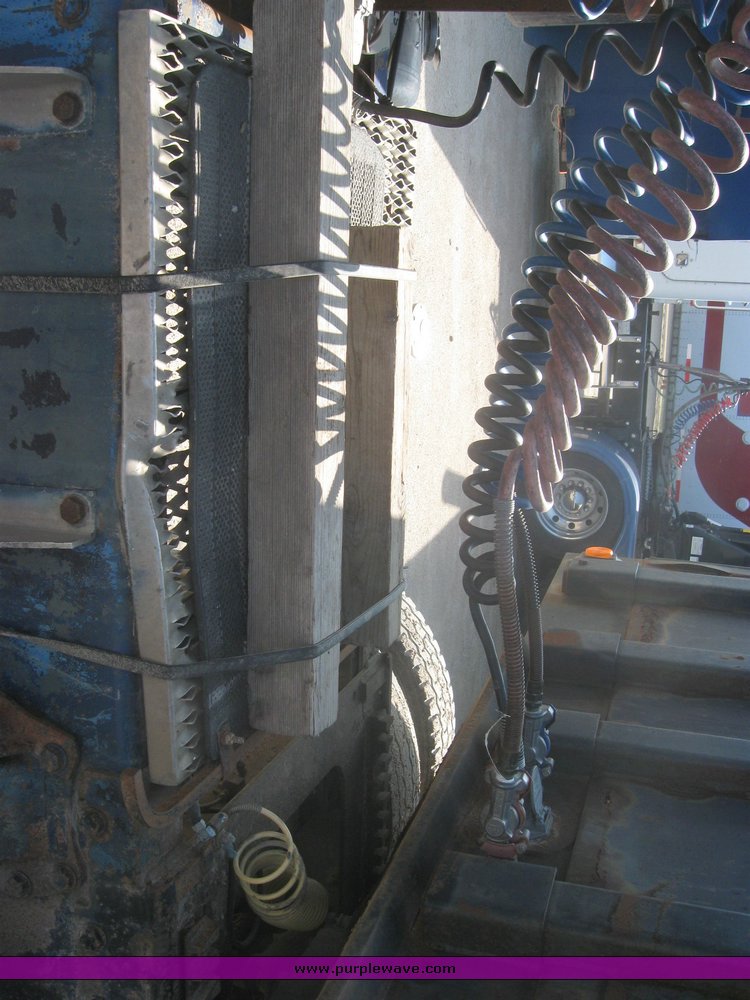 image for item 2422 1989 Peterbilt Conventional 377 sleeper cab semi truck