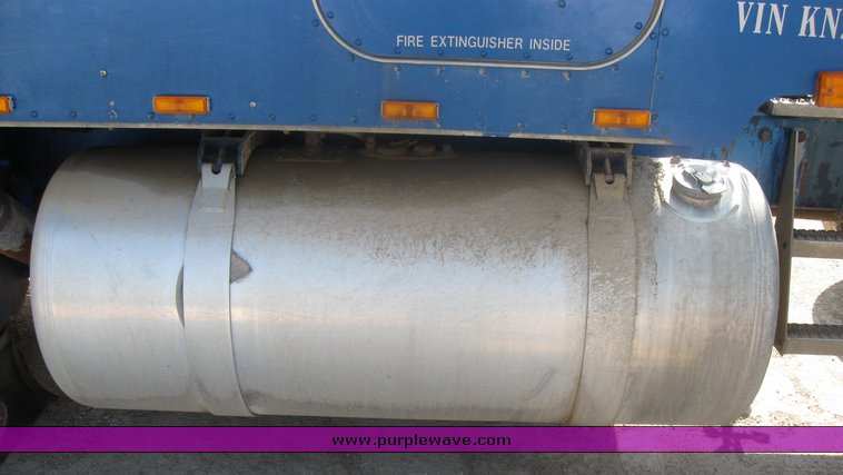 image for item 2422 1989 Peterbilt Conventional 377 sleeper cab semi truck