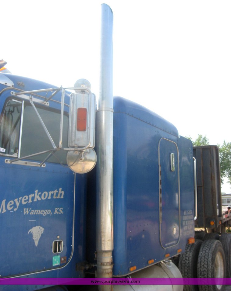 image for item 2422 1989 Peterbilt Conventional 377 sleeper cab semi truck