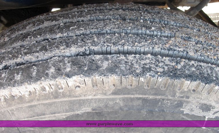 image for item 2422 1989 Peterbilt Conventional 377 sleeper cab semi truck