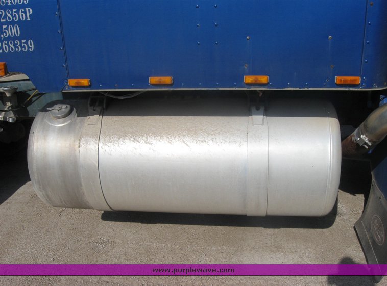 image for item 2422 1989 Peterbilt Conventional 377 sleeper cab semi truck