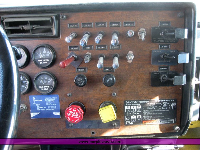 image for item 2422 1989 Peterbilt Conventional 377 sleeper cab semi truck