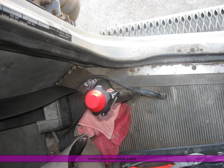 image for item 2422 1989 Peterbilt Conventional 377 sleeper cab semi truck