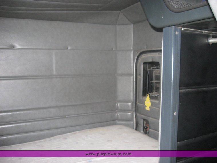 image for item 2422 1989 Peterbilt Conventional 377 sleeper cab semi truck