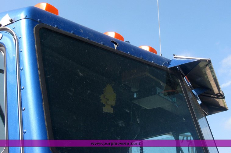 image for item 2422 1989 Peterbilt Conventional 377 sleeper cab semi truck