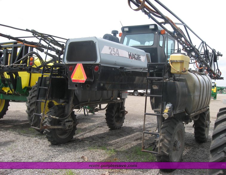 image for item 2465 Hagie 254 hi-boy sprayer