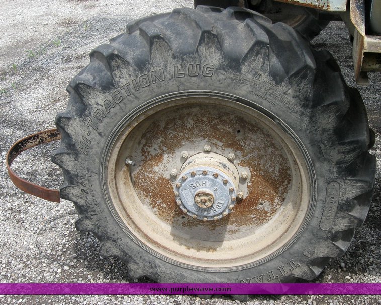 image for item 2465 Hagie 254 hi-boy sprayer