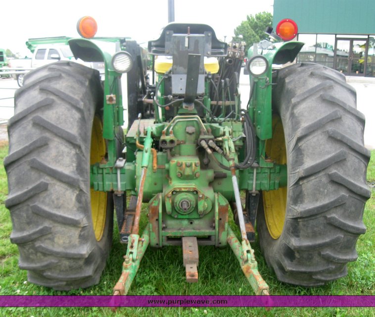 image for item 2466 1985 John Deere 2840 tractor with loader