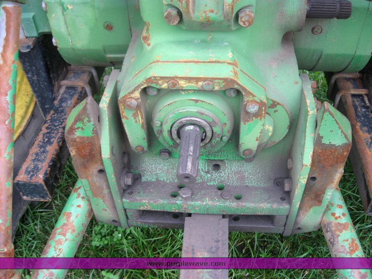 image for item 2466 1985 John Deere 2840 tractor with loader