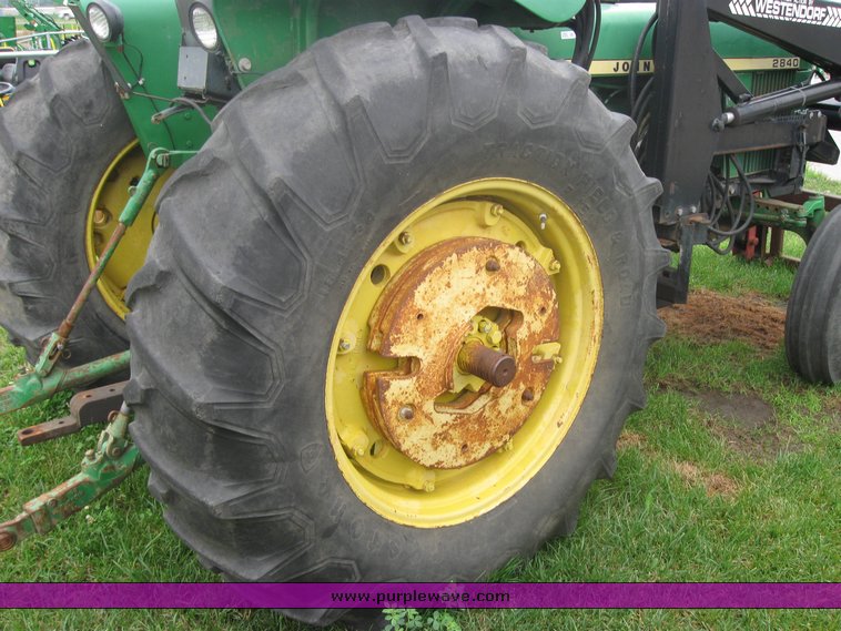 image for item 2466 1985 John Deere 2840 tractor with loader