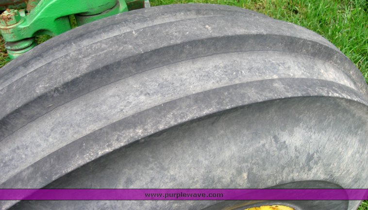 image for item 2466 1985 John Deere 2840 tractor with loader